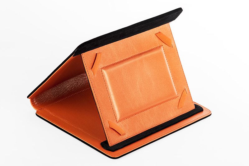 Etui pour tablette orange abricot et noir mat haut de gamme. Personnalisation. Front view - Florence KOOIJMAN